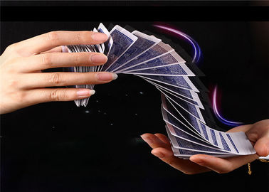 Profesjonalne, nawet nieparzyste sztuczki kart Magic Tech Techniki i karty